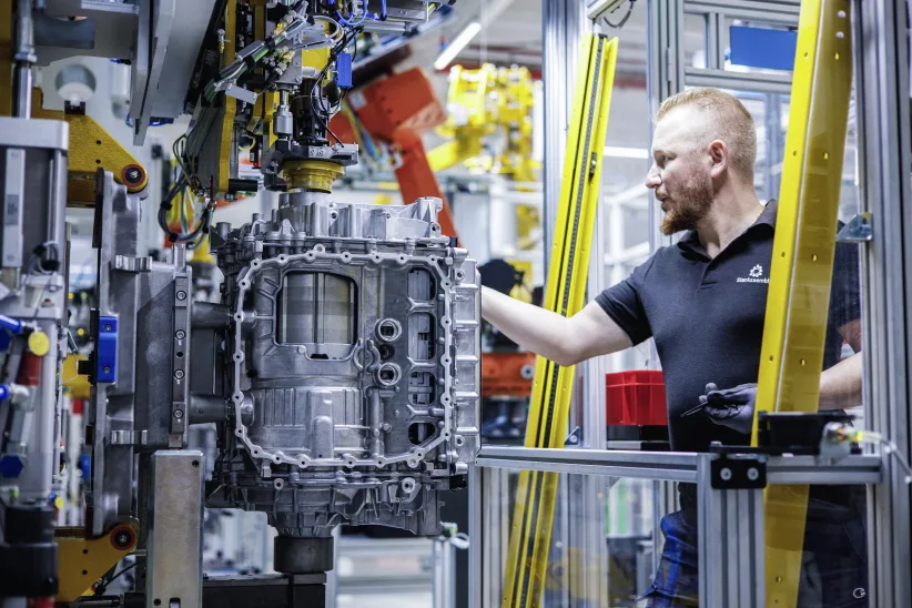 Mercedes-Benz GLC electric drive unit production just start 3 25c0278 005 https://mobilityground.com/wp-content/uploads/2025/10/25c0279_005-scaled.webp