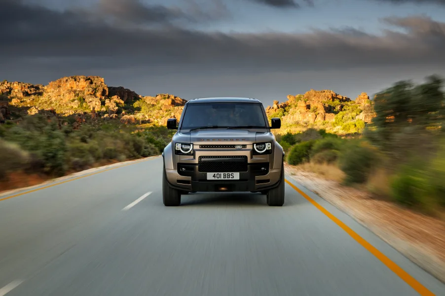 사이버 공격 한 달 만에 부활! JLR, 생산 재개 및 협력사 120일 조기 지불 1 Luna 1 https://mobilityground.com/wp-content/uploads/2025/10/Luna-1.webp