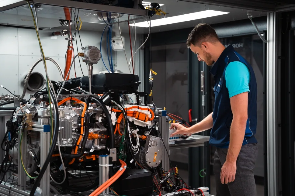 P90614897 highRes hydrogen high tech a https://mobilityground.com/wp-content/uploads/2025/10/P90614883_highRes_hydrogen-high-tech-a.webp