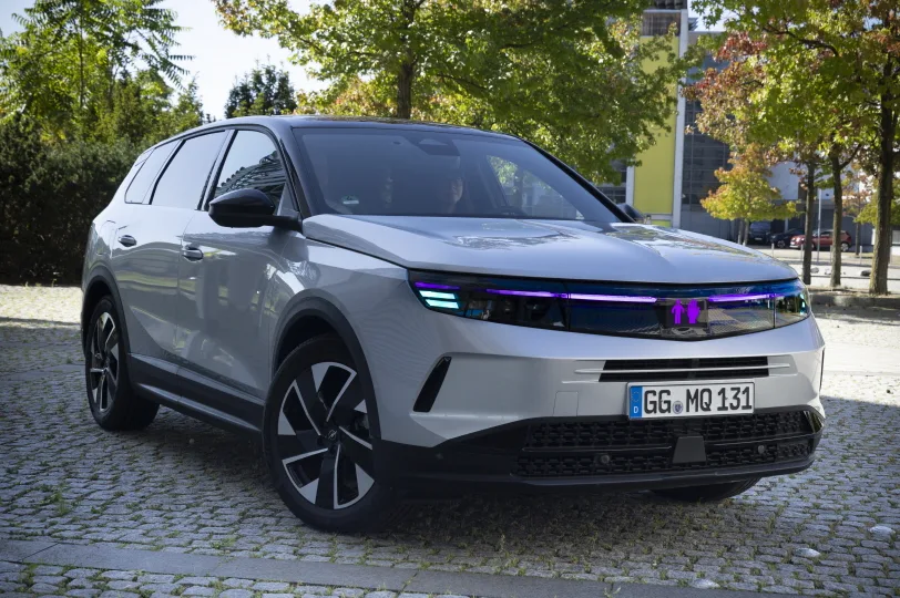 VauxhallShowcaseAI PoweredLightCommunicationinAutomonomousVehicles2 https://mobilityground.com/wp-content/uploads/2025/10/VauxhallShowcaseAI-PoweredLightCommunicationinAutomonomousVehicles10-scaled.webp