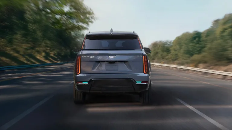 캐딜락 에스컬레이드IQ, GM unveils centralized vehicle computing platform for electric and gas vehicles