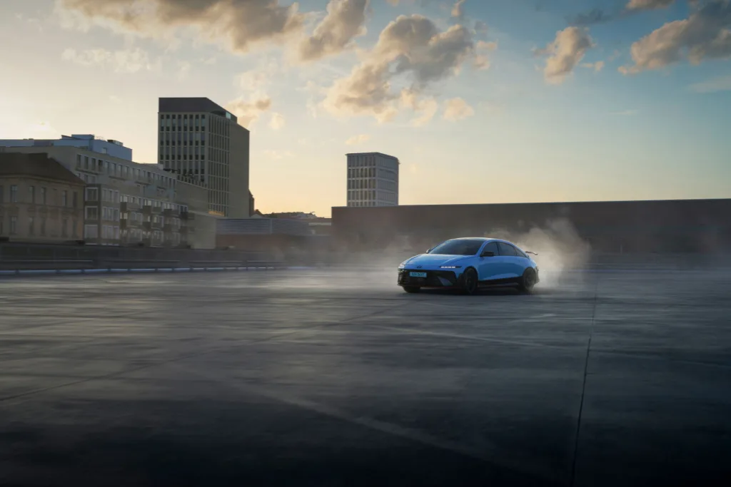 현대 아이오닉 6 N 출시, 가격 7,990만원은 비싼가 싼가? 4 사진 3 현대차 아이오닉 6 N https://mobilityground.com/wp-content/uploads/2025/10/사진-1-현대차-아이오닉-6-N.webp