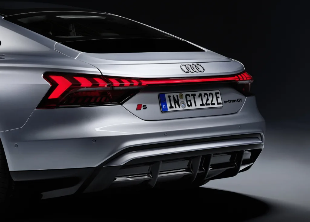 사진 3 ‘더 뉴 아우디 S e 트론 GT https://mobilityground.com/wp-content/uploads/2025/10/사진-1_‘더-뉴-아우디-RS-e-트론-GT-퍼포먼스.webp