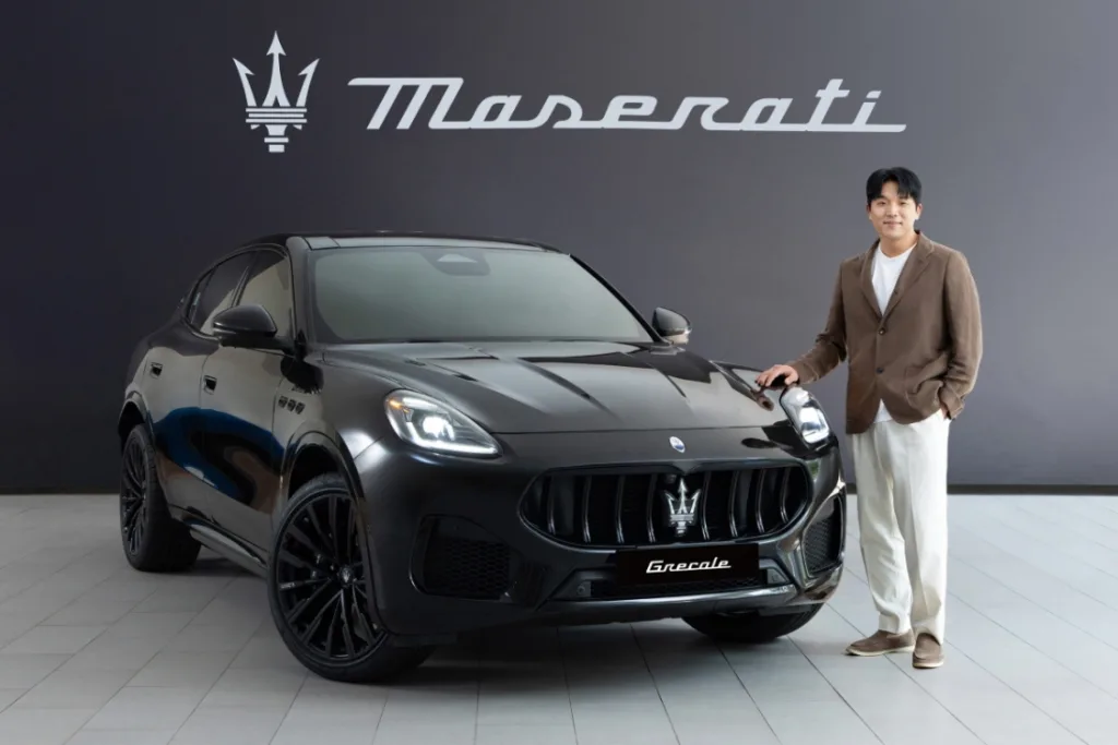 "미슐랭 3스타 셰프와 함께" 마세라티, 셰프 안성재에 그레칼레 지원 1 사진자료1 마세라티 코리아가 안성재 셰프에게 1년간 그레칼레 네로 인피니토를 지원한다 https://mobilityground.com/wp-content/uploads/2025/10/사진자료1-마세라티-코리아가-안성재-셰프에게-1년간-그레칼레-네로-인피니토를-지원한다.webp