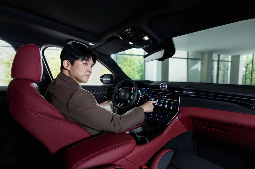 "미슐랭 3스타 셰프와 함께" 마세라티, 셰프 안성재에 그레칼레 지원 2 사진자료2 마세라티 코리아가 안성재 셰프에게 1년간 그레칼레 네로 인피니토를 지원한다 https://mobilityground.com/wp-content/uploads/2025/10/사진자료1-마세라티-코리아가-안성재-셰프에게-1년간-그레칼레-네로-인피니토를-지원한다.webp