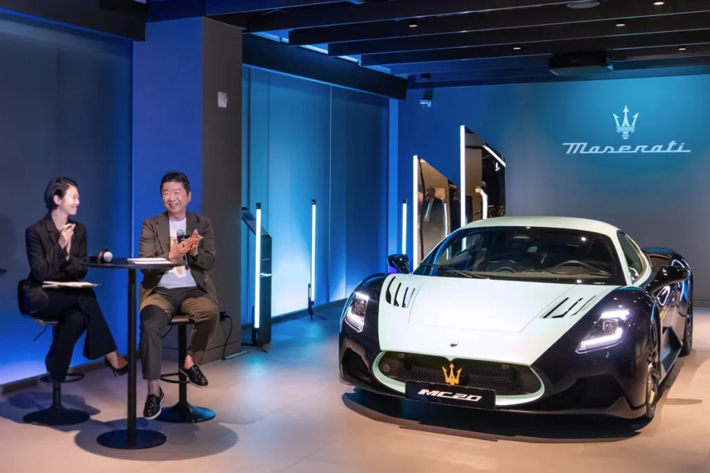 국내 각 1대뿐! 마세라티 MC20 스페셜 에디션 3종 익스클루시브 나잇서 공개 3 사진자료4 다카유키 기무라Takayuki Kimura 마세라티 코리아 총괄과 MC20 레젠다 https://mobilityground.com/wp-content/uploads/2025/10/사진자료1-MC20-레젠다Leggenda.webp