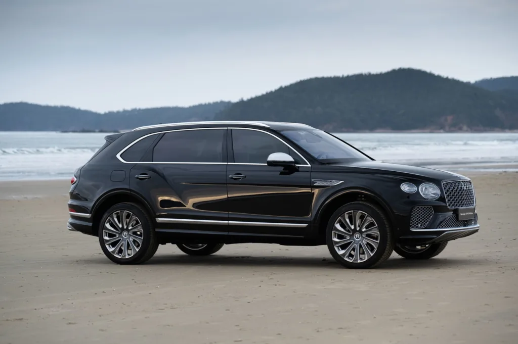 참고 사진 벤틀리 벤테이가 EWB 뮬리너 1 https://mobilityground.com/wp-content/uploads/2025/10/참고-사진-벤틀리-벤테이가-아주르-2.webp