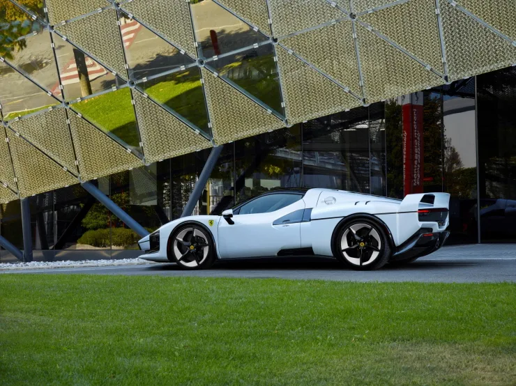"단 1대만 제작" 페라리 SC40, F40 DNA 담은 296 GTB 기반 원-오프 공개 7 페라리 SC40 12 https://mobilityground.com/wp-content/uploads/2025/10/페라리-SC40_4.webp