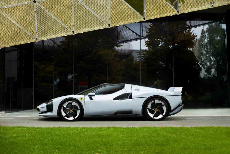"단 1대만 제작" 페라리 SC40, F40 DNA 담은 296 GTB 기반 원-오프 공개 5 페라리 SC40 8 https://mobilityground.com/wp-content/uploads/2025/10/페라리-SC40_4.webp