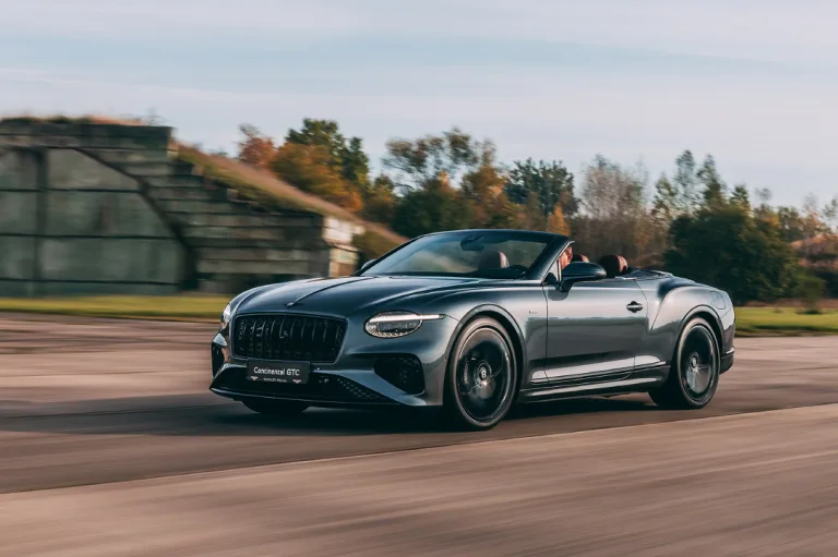 벤틀리 뮬리너 스페셜 에디션, Bentley Prague celebrates heroes of the skies with exclusive Czech Squadron collection