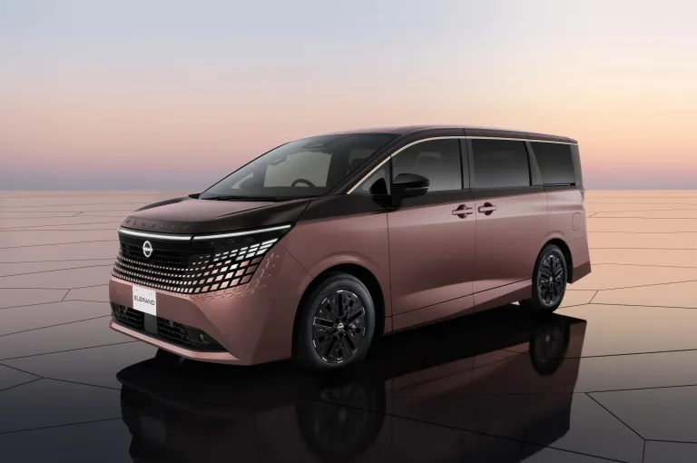 닛산 엘그란드, 大型ミニバン 新型「エルグランド」を先行公開