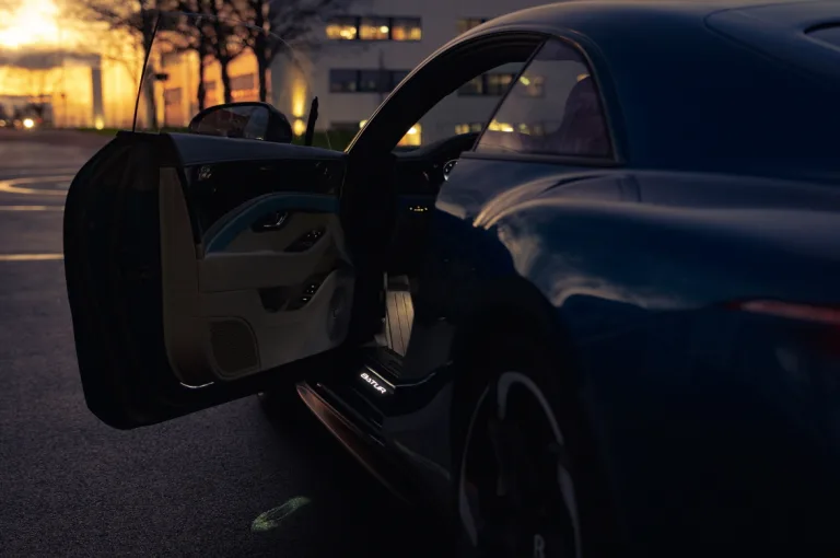 벤틀리 뮬리너 디지털 라이트, Digital craftsmanship continues as Mulliner offers first bespoke animated welcome lamp