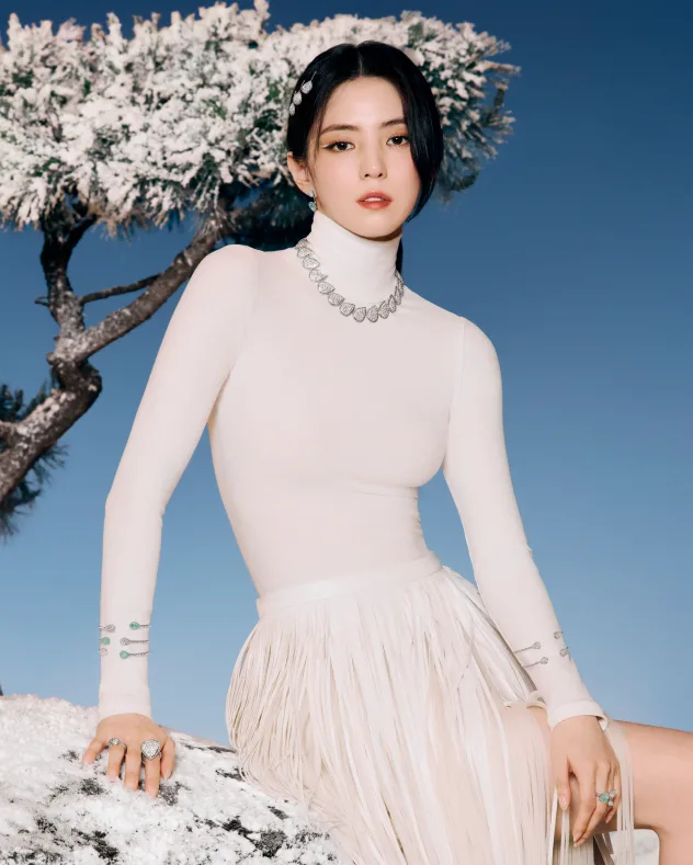 부쉐론, 한소희 앰버서더와 2025 홀리데이 캠페인 공개, 콰트로·쎄뻥 보헴 컬렉션 조명 2 IMAGE 4 https://mobilityground.com/wp-content/uploads/2025/11/IMAGE-3.webp