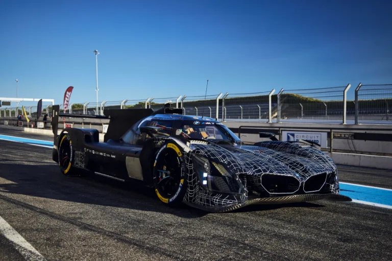 First IMSA test for the updated BMW M Hybrid V8: New headlights make their debut at Daytona.
