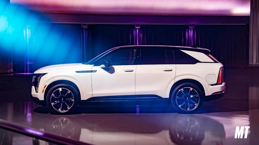 캐딜락 에스컬레이드 IQ, 모터트렌드 2026 SUV 올해의 차 선정 2 Side profile of 2026 Cadillac ESCALADE IQ https://mobilityground.com/wp-content/uploads/2025/11/2026-Cadillac-Escalade-IQ.webp