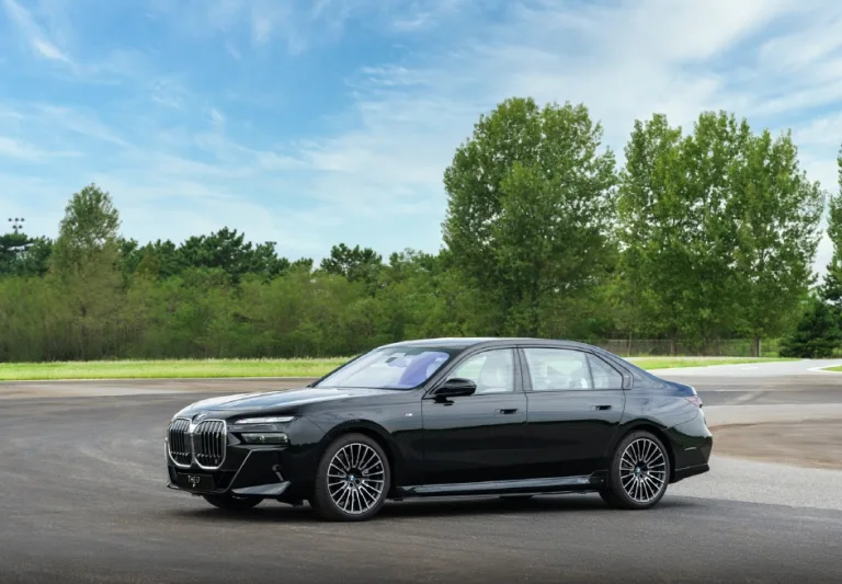 MW 740i 및 750e xDrive M 스포츠 스페셜 에디션