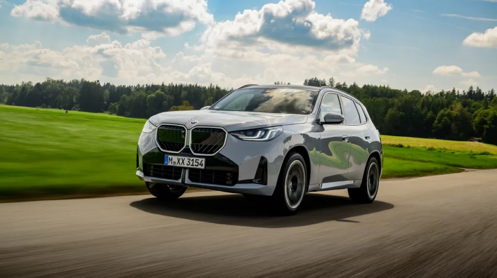 사진1 BMW 코리아 강력한 성능과 첨단 사양 갖춘 ‘뉴 X3 30 xDrive M 스포츠 패키지 프로 출시 https://mobilityground.com/wp-content/uploads/2025/11/사진2-BMW-코리아-강력한-성능과-첨단-사양-갖춘-‘뉴-X3-30-xDrive-M-스포츠-패키지-프로-출시.webp
