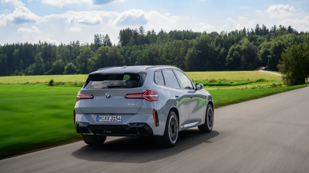 사진3 BMW 코리아 강력한 성능과 첨단 사양 갖춘 ‘뉴 X3 30 xDrive M 스포츠 패키지 프로 출시 https://mobilityground.com/wp-content/uploads/2025/11/사진2-BMW-코리아-강력한-성능과-첨단-사양-갖춘-‘뉴-X3-30-xDrive-M-스포츠-패키지-프로-출시.webp