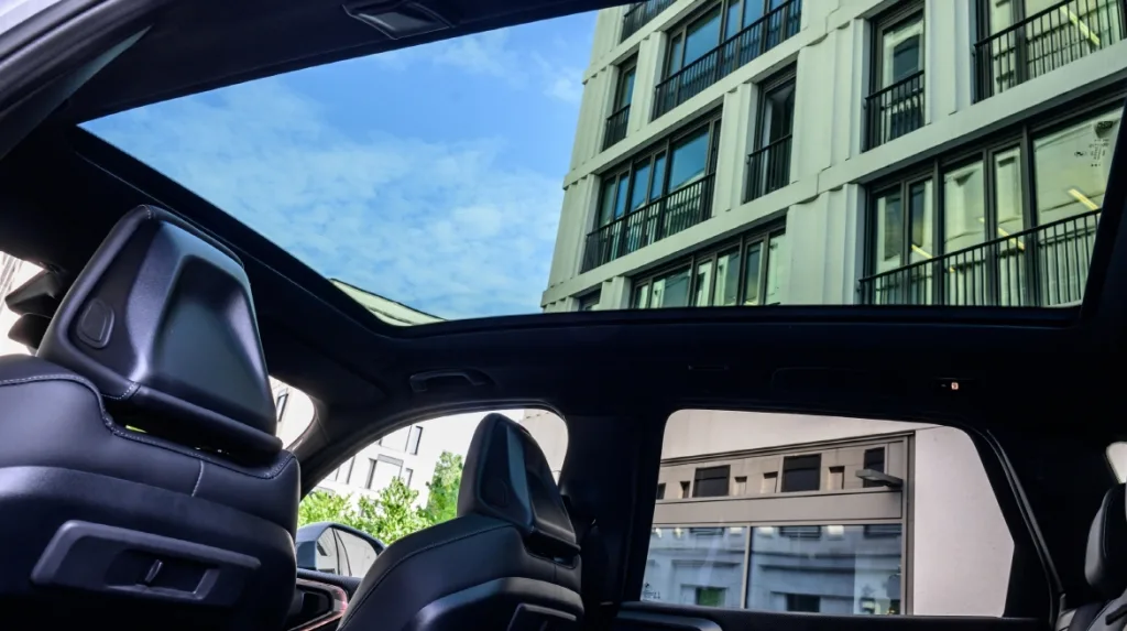 사진5 BMW 코리아 강력한 성능과 첨단 사양 갖춘 ‘뉴 X3 30 xDrive M 스포츠 패키지 프로 출시 https://mobilityground.com/wp-content/uploads/2025/11/사진2-BMW-코리아-강력한-성능과-첨단-사양-갖춘-‘뉴-X3-30-xDrive-M-스포츠-패키지-프로-출시.webp