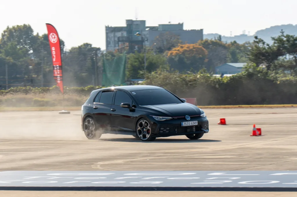 폭스바겐코리아 골프 트레펜 코리아 개최, 100대 골프와 300명 참석자 김포 집결 3 참고사진 2025 폭스바겐 골프 트레펜 코리아 6 https://mobilityground.com/wp-content/uploads/2025/11/참고사진_2025-폭스바겐-골프-트레펜-코리아-9.webp