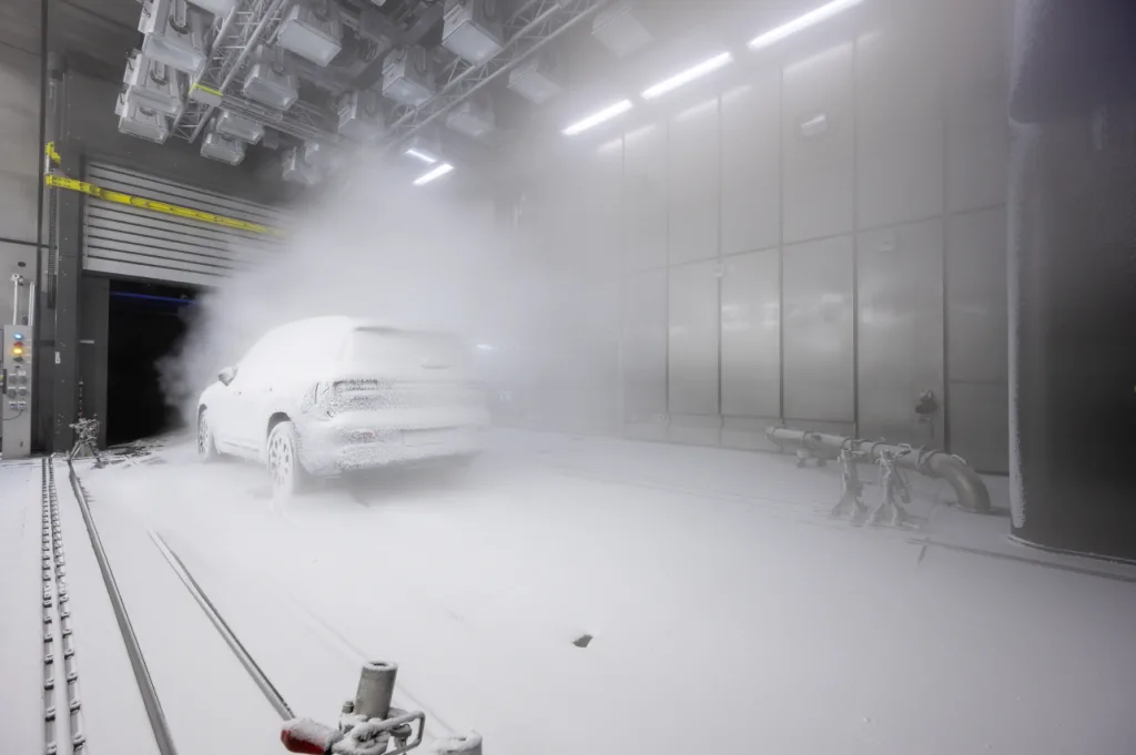 Mercedes-Benz the all-new GLB, -40 to +40℃ is nothing 4 메르세데스-벤츠 디 올-뉴 GLB, Even in the coldest of temperatures, the all-new GLB offers a “Welcome home.” feeling