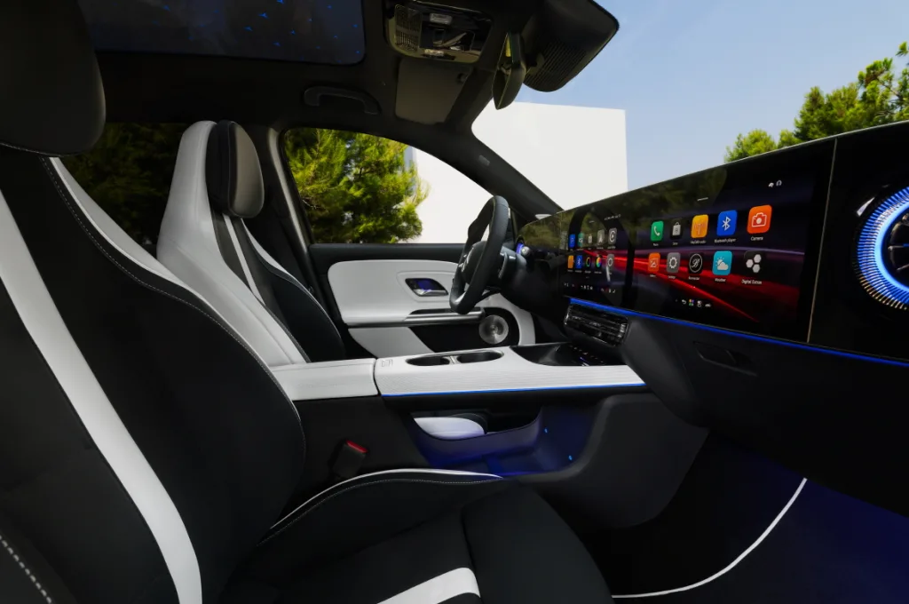 Mercedes-Benz the all-new GLB, -40 to +40℃ is nothing 6 메르세데스-벤츠 디 올-뉴 GLB, Even in the coldest of temperatures, the all-new GLB offers a “Welcome home.” feeling