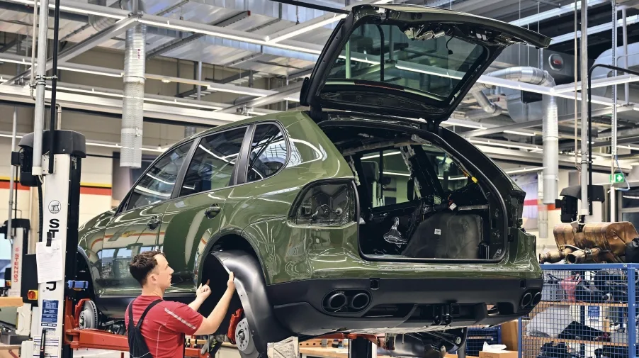 포르쉐, 16년 된 카이엔을 신차로 재탄생, 존더분쉬 팩토리 리커미션 첫 적용 4 5 4