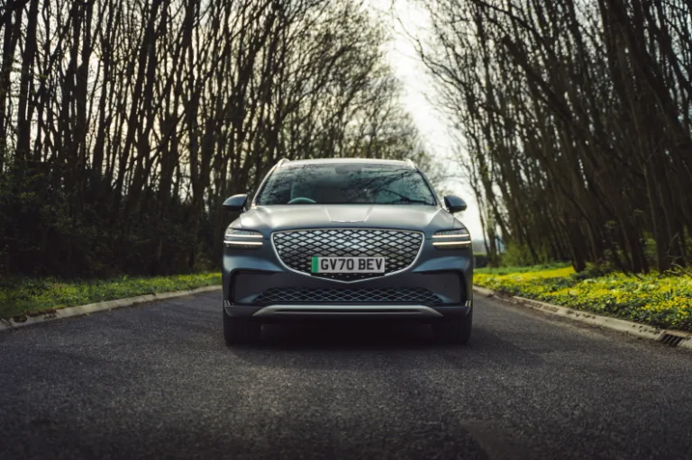 제네시스 일레트리파이드 GV70, GENESIS ELECTRIFIED GV70 TAKES HOME ‘PREMIUM CAR OF THE YEAR’