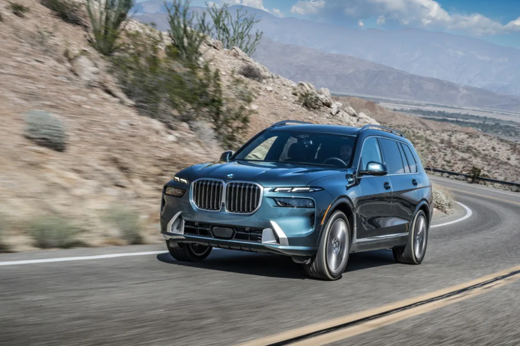 2025년 고급차, SUV 판매 44% 증가, 1억 5천만 원 이상 2만 6,910대 2 BMW X7 https://mobilityground.com/wp-content/uploads/2025/12/로터스-엘레트라.webp