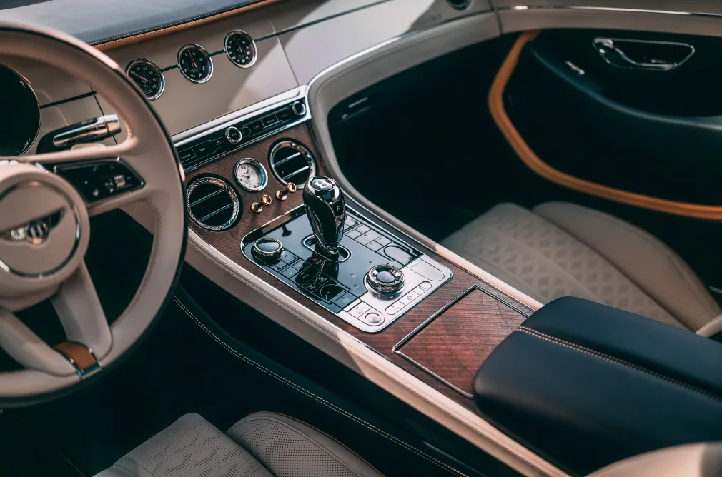 벤틀리, 컨티넨탈 GT 더치 마스터 에디션 공개, 단 3대 원오프 컬렉 5 Dutch Masters 3 https://mobilityground.com/wp-content/uploads/2025/12/Dutch-Masters-1.webp