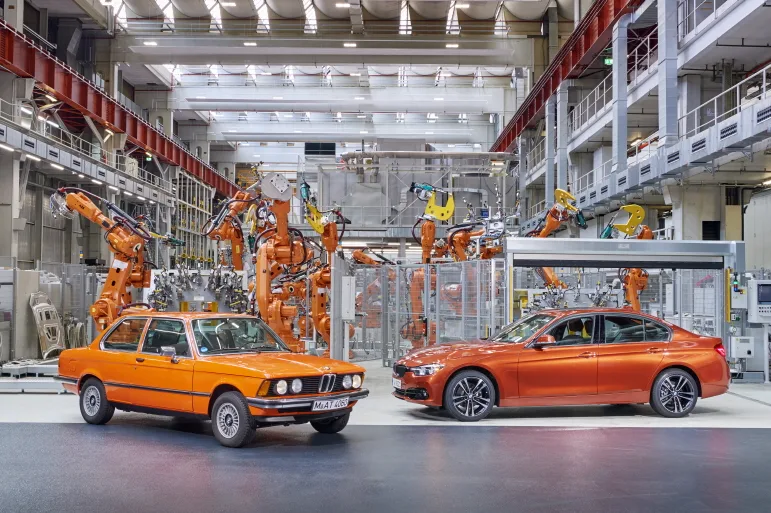 BMW 3 시리즈 생산 50주년, 1975년부터 1,800만 대 생산 역사 1 P90269820 highRes https://mobilityground.com/wp-content/uploads/2025/12/P90269820-highRes.webp
