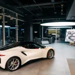 로터스 플래그십 전시장, 아트 컬래버레이션으로 재해석