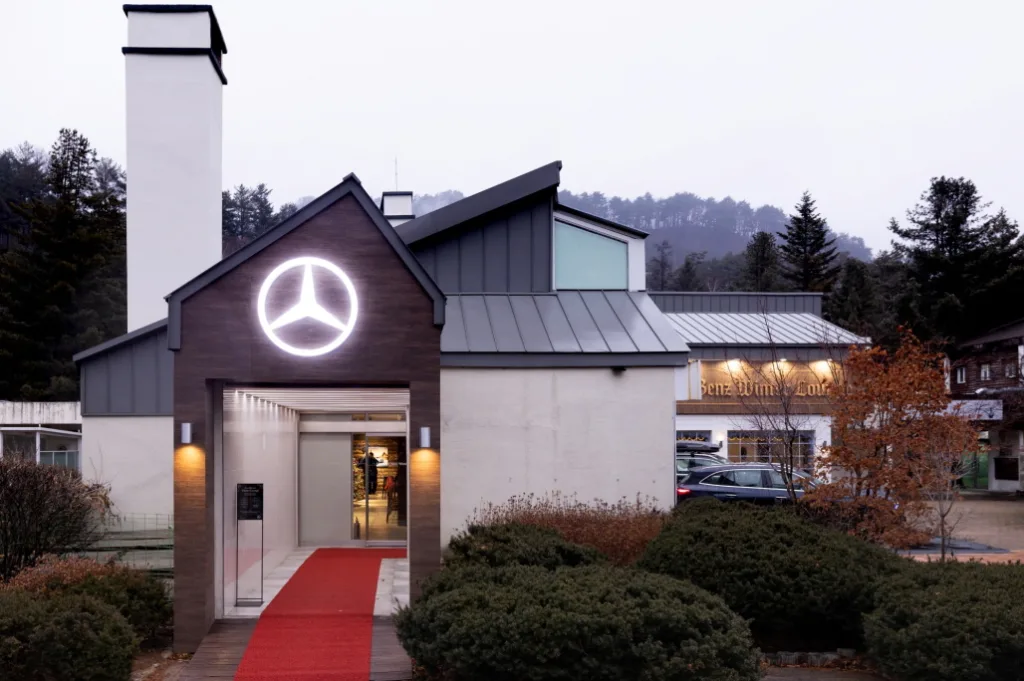 사진 2 메르세데스 벤츠 코리아 평창 모나 용평 스키리조트에서 겨울 시즌 맞이 팝업 윈터 스릴 운영 https://mobilityground.com/wp-content/uploads/2025/12/사진-1-메르세데스-벤츠-코리아-평창-모나-용평-스키리조트에서-겨울-시즌-맞이-팝업-윈터-스릴-운영.webp