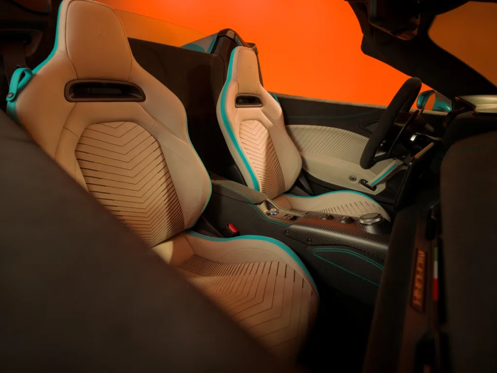 사진자료5 마세라티 슈퍼 스포츠카 MCPURA 실내 https://mobilityground.com/wp-content/uploads/2025/12/사진자료1-마세라티-슈퍼-스포츠카-MCPURA-첼로Cielo.webp