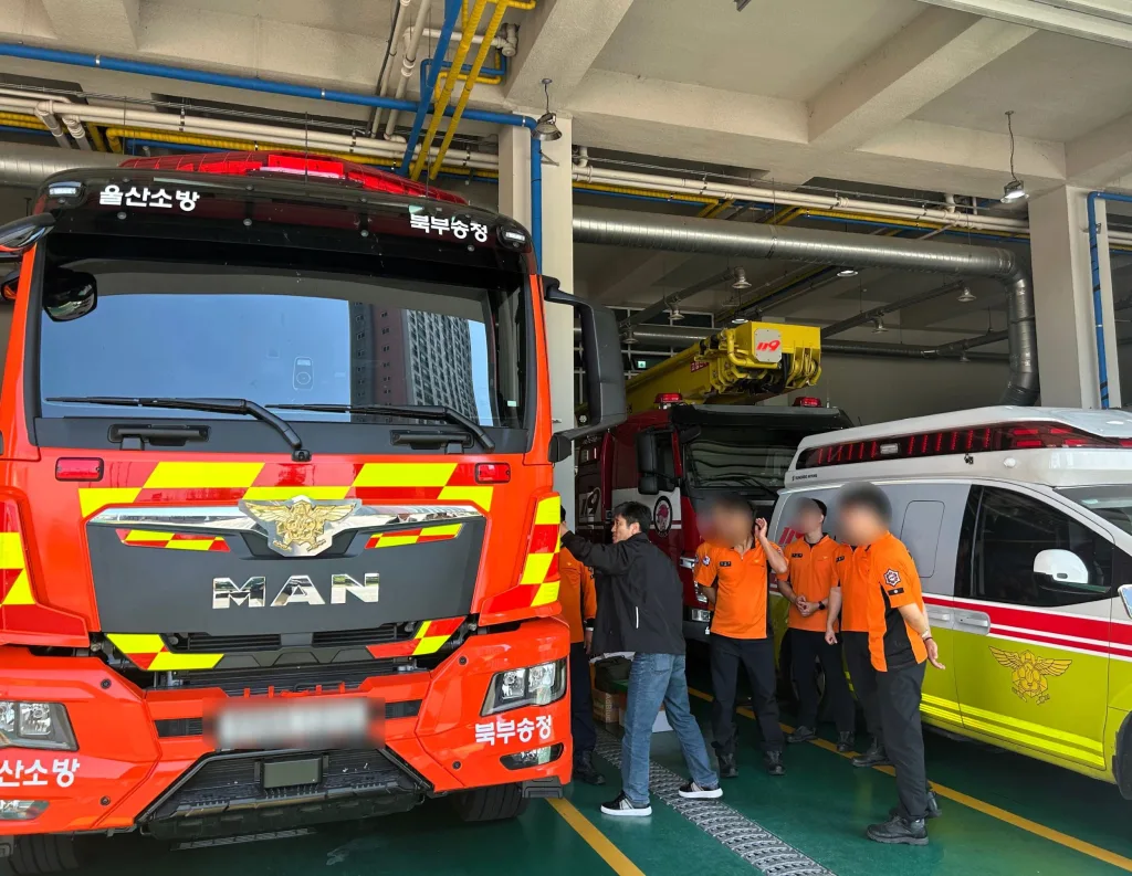 만트럭, 고객 출고에서 재교육까지 1:1 맞춤형 고객 지원 1 참고 사진 만트럭버스코리아 현장 교육 https://mobilityground.com/wp-content/uploads/2025/12/참고-사진-만트럭버스코리아_현장-교육.webp