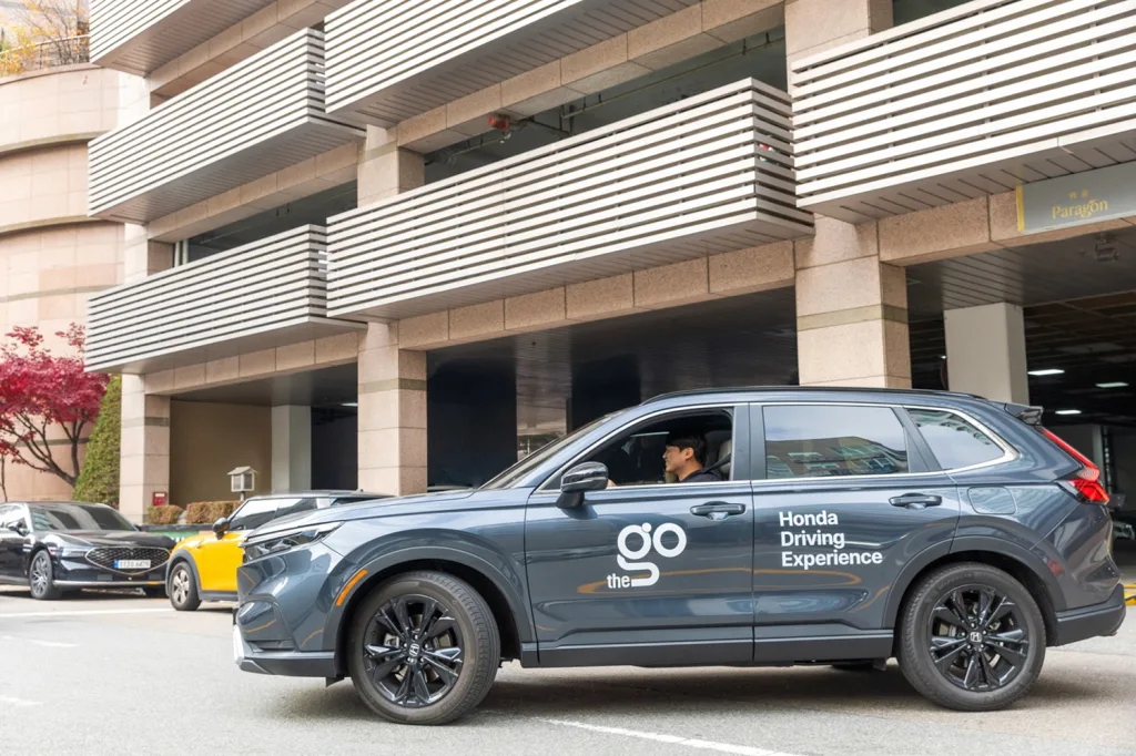 혼다 CR-V·어코드 하이브리드, 연비 챌린지서 30.6km/L·29.6km/L 기록 1 혼다 ‘베스트 하이브리드 챌린지 왕중왕전 이벤트 현장 2 https://mobilityground.com/wp-content/uploads/2025/12/혼다-‘베스트-하이브리드-챌린지-왕중왕전-이벤트-현장-2.webp