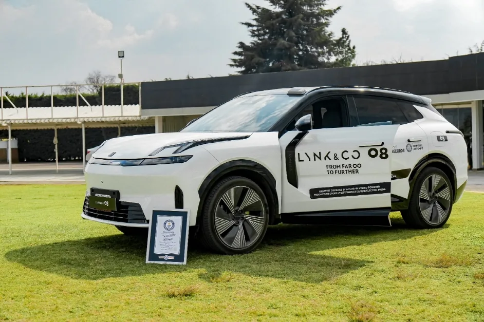 1.사진자료 링크앤코 PHEV SUV 08 전기 모드로 293km 주행하며 ‘기네스 세계 기록 달성 https://mobilityground.com/wp-content/uploads/2026/01/1.사진자료-링크앤코-PHEV-SUV-08-전기-모드로-293km-주행하며-‘기네스-세계-기록-달성.webp