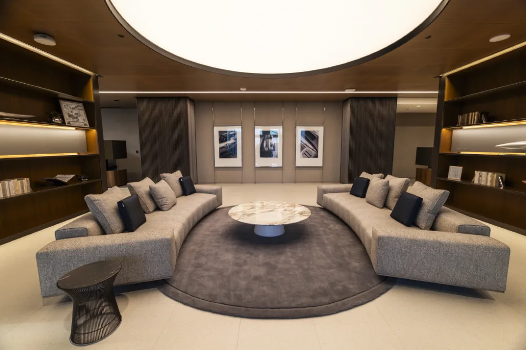 Executive Office Space https://mobilityground.com/wp-content/uploads/2026/01/AP9_0560_3_104150.webp