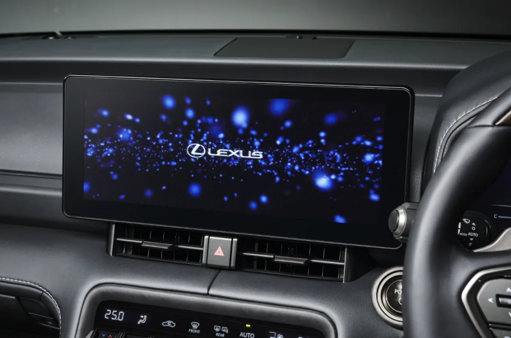 렉서스 IS300h, 주행 성능에 디자인 바꿨다, F-SPORT 에디션도 추가 6 IS FunctionContents 028 1 https://mobilityground.com/wp-content/uploads/2026/01/IS_styles_005.webp