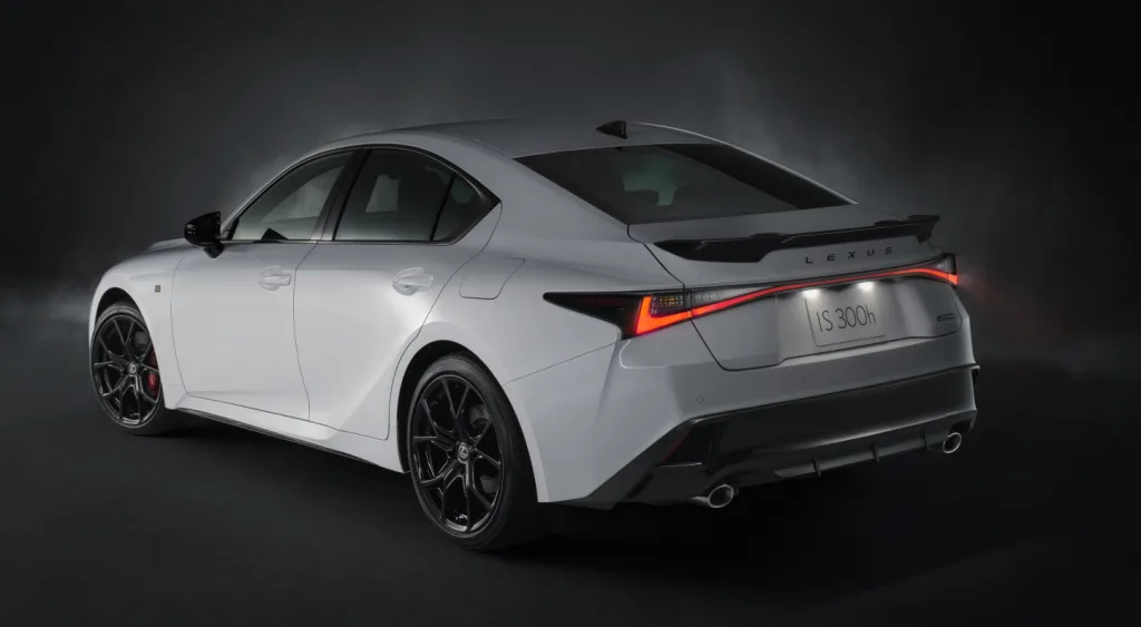 렉서스 IS300h, 주행 성능에 디자인 바꿨다, F-SPORT 에디션도 추가 7 IS FunctionContents 106 https://mobilityground.com/wp-content/uploads/2026/01/IS_styles_005.webp