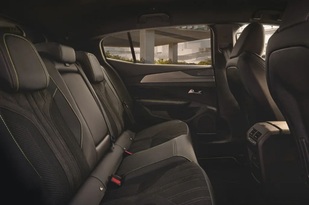 PEUGEOT E408 2601GG 404 FR https://mobilityground.com/wp-content/uploads/2026/01/PEUGEOT_408_2601STYP_230_FR.webp