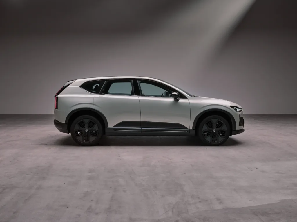 Volvo EX60 Cross Country Studio https://mobilityground.com/wp-content/uploads/2026/01/Volvo_EX60_Cross_Country_Studio34.webp
