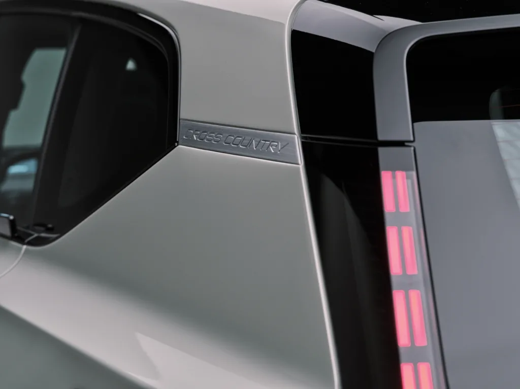 볼보 EX60 크로스 컨트리 공개,유럽 사전주문 시작, 올해 후반 출시 5 Volvo EX60 Cross Country Studio27 https://mobilityground.com/wp-content/uploads/2026/01/Volvo_EX60_Cross_Country10.webp