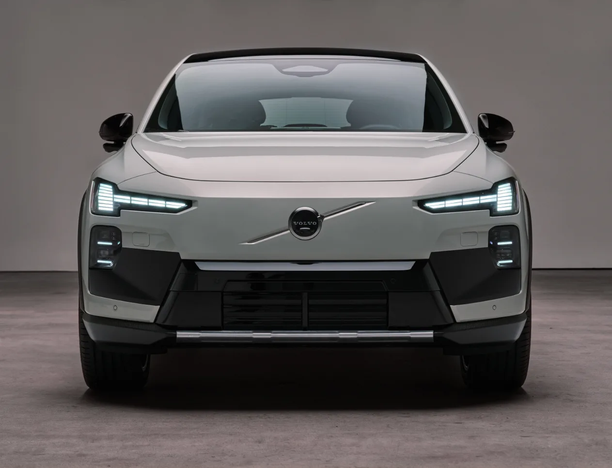 Volvo EX60 Cross Country Studio34 https://mobilityground.com/wp-content/uploads/2026/01/Volvo_EX60_Cross_Country_Studio34.webp