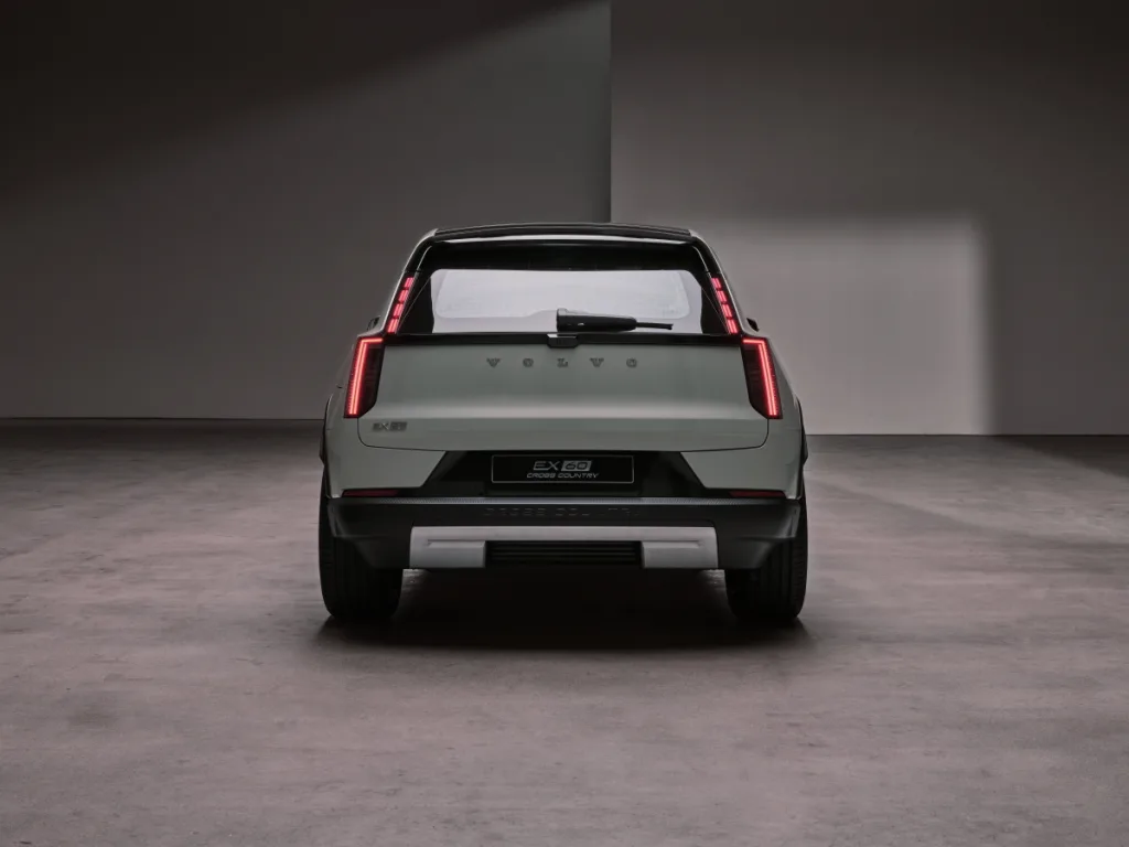 Volvo EX60 Cross Country Studio44 https://mobilityground.com/wp-content/uploads/2026/01/Volvo_EX60_Cross_Country_Studio34.webp