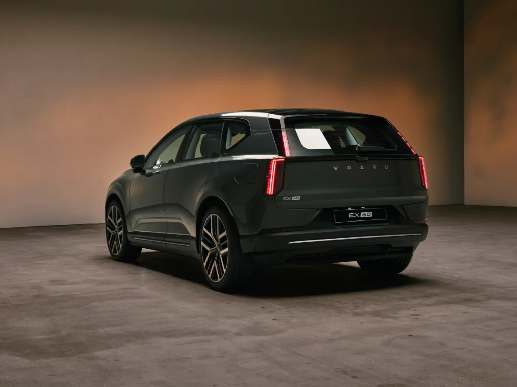 Volvo EX60 studio34 https://mobilityground.com/wp-content/uploads/2026/01/Volvo_EX6018.webp