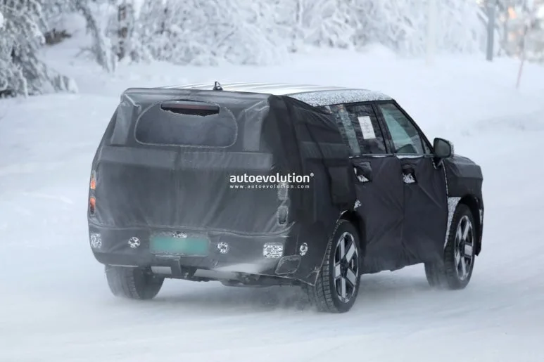 facelifted 2027 hyundai santa fe moves closer to the new palisade s aestheti 3 https://mobilityground.com/wp-content/uploads/2026/01/facelifted-2027-hyundai-santa-fe-moves-closer-to-the-new-palisade-s-aestheti-5.webp