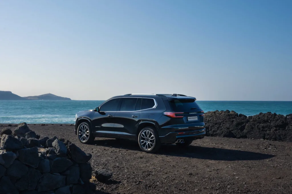 사진 3 GMC 아카디아 https://mobilityground.com/wp-content/uploads/2026/01/사진-30-GMC-아카디아-시승.webp