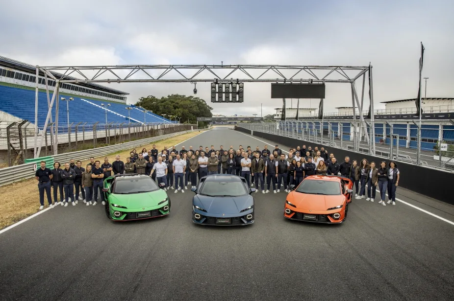 사진 4 오토모빌리 람보르기니 악조건 속에서도 2025년 인도량 신기록 달성 https://mobilityground.com/wp-content/uploads/2026/01/사진-2_오토모빌리-람보르기니-악조건-속에서도-2025년-인도량-신기록-달성.webp