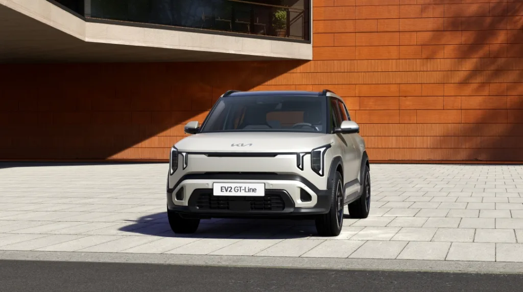 기아 EV2 세계 최초 공개, 61.0kWh 배터리 최대 448km 주행거리 3 사진 5 EV2 GT 라인 외장 https://mobilityground.com/wp-content/uploads/2026/01/사진-1-EV2-외장.webp